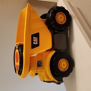 Cat remote dump truck
